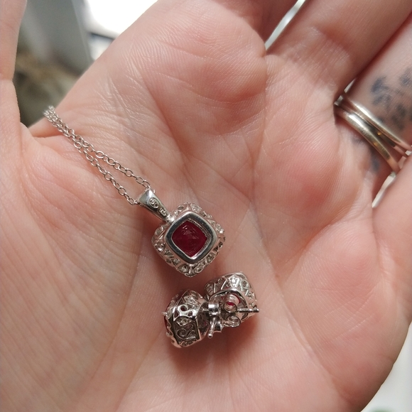 Garnet necklace & earring set - Picture 4 of 4